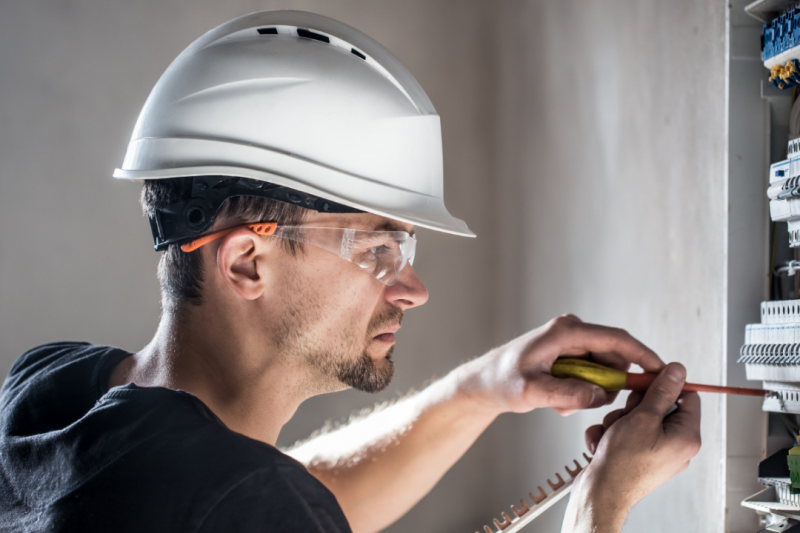 6 Dicas Essenciais para Manutenção Elétrica Predial Eficiente