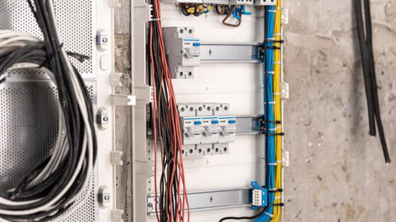 Montagem de Painéis Elétricos Industriais e Profissional